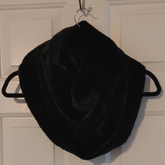 Hobby Lobby Accessories - Luxurious Black Faux Fur Infinity Scarf From Hobby Lobby Neck Warmer